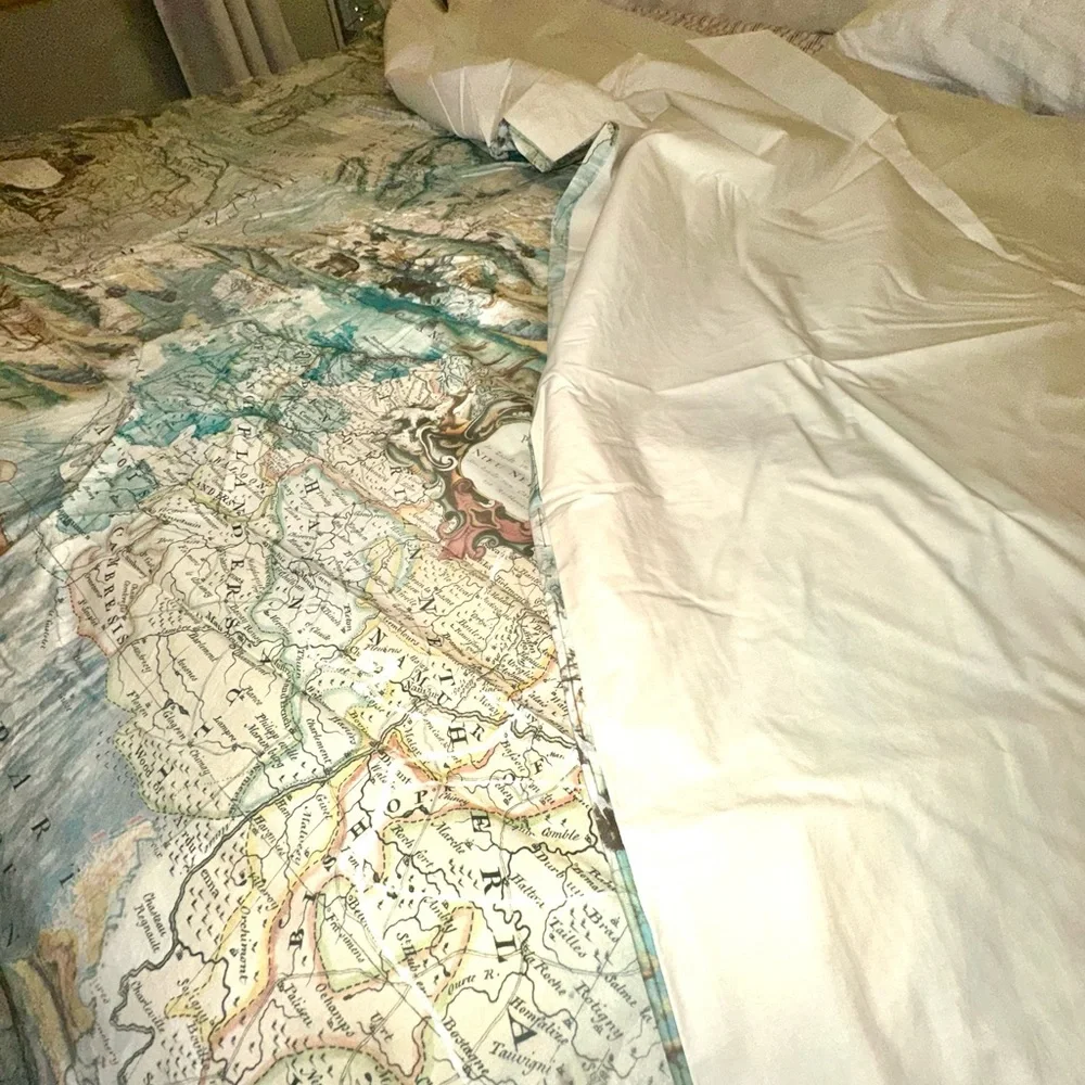Pottery Barn World Map Duvet Cover & Shams. Blue and Cream King/CAL King